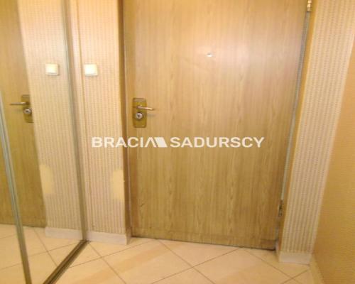 * Oferta zawiera zdjęcia właściciela oferty.   
 
  Duże, przestronne mieszkanie 5-cio pokojowe  z przeznaczeniem na cele biuro