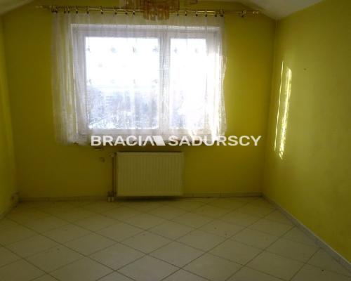 * Oferta zawiera zdjęcia właściciela oferty.   
 
  Duże, przestronne mieszkanie 5-cio pokojowe  z przeznaczeniem na cele biuro