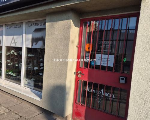 Działający fryzjer odstąpi lokal 64m2