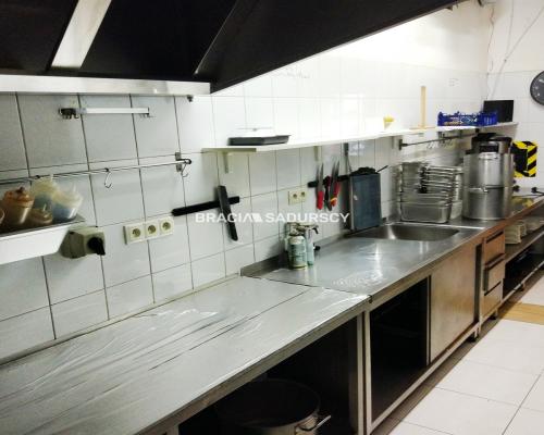 Do wynajęcia lokal parterowy handlowo-usługowy !!