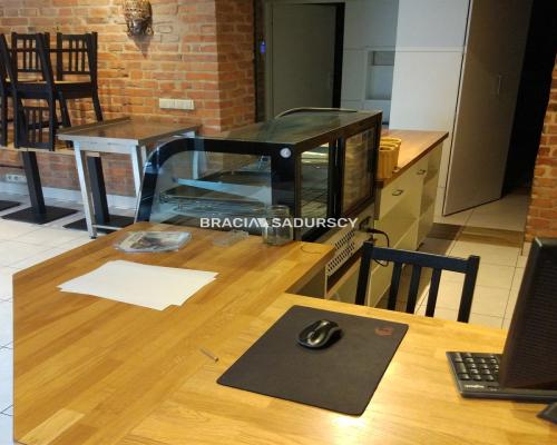 Do wynajęcia lokal parterowy handlowo-usługowy !!