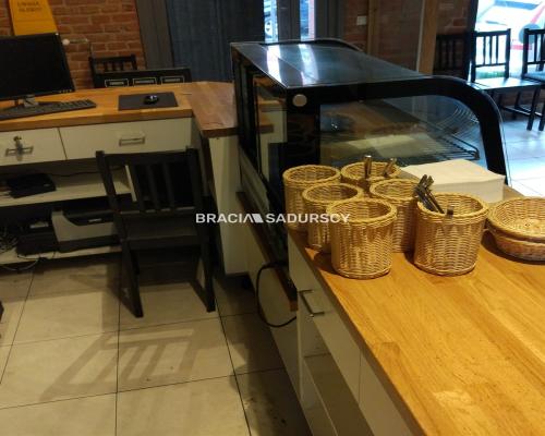 Do wynajęcia lokal parterowy handlowo-usługowy !!