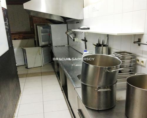 Do wynajęcia lokal parterowy handlowo-usługowy !!