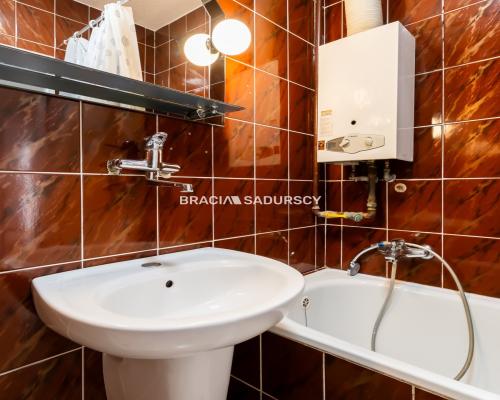 Lokal 64m2 biurowy, parter