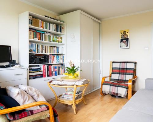 ZADBANE, SŁONECZNE 3-POKOJOWE Z ODDZIELNĄ KUCHNIĄ