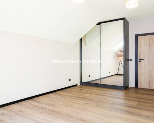 3 pok z ogródkiem w Modlnicy.