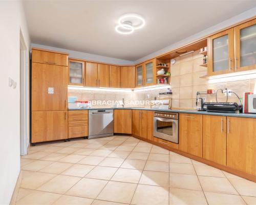 Sprzedam, duża kuchnia, 2-pok z balkonem