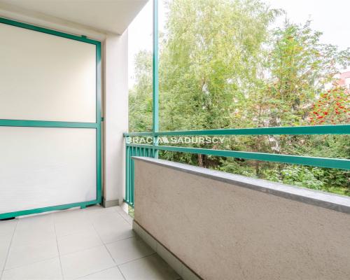 Sprzedam, duża kuchnia, 2-pok z balkonem