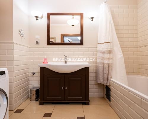 3pok obok Serenady/2014r./zamykany garaż/70,5m2