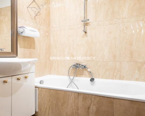 FUNKCJONALNE, NISKI PARTER, PRĄDNIK CZERWONY