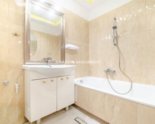 FUNKCJONALNE, NISKI PARTER, PRĄDNIK CZERWONY