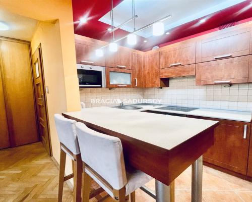 Sprzedam za gotówkę, Bronowicka. Dwa pokoje.