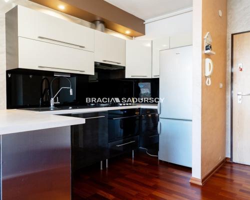 Zadbana Kawalerka z balkonem