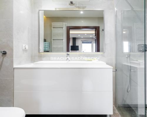 2 Pok z dużym balkonem al. 29 listopada.