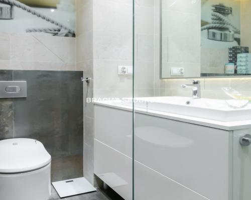 2 Pok z dużym balkonem al. 29 listopada.