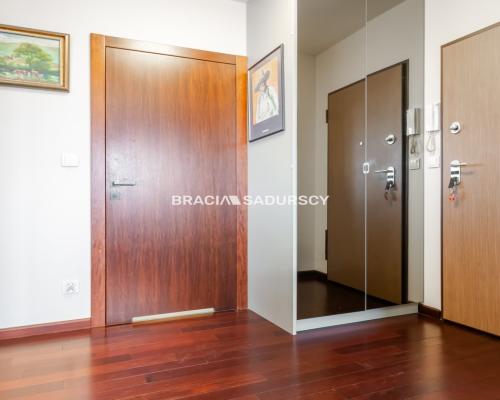 2 Pok z dużym balkonem al. 29 listopada.