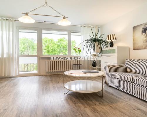 GUSTOWNE, ZADBANE,  2-POKOJOWE Z ODDZIELNĄ KUCHNIĄ