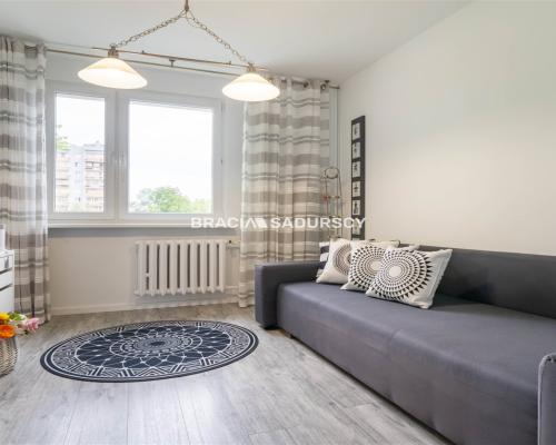 GUSTOWNE, ZADBANE,  2-POKOJOWE Z ODDZIELNĄ KUCHNIĄ