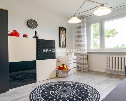 GUSTOWNE, ZADBANE,  2-POKOJOWE Z ODDZIELNĄ KUCHNIĄ