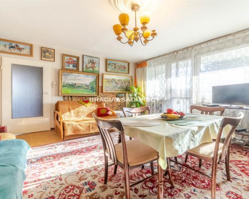 3niezalezne pokoje/2 balkony/2.piętro/do remontu