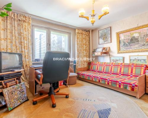 3niezalezne pokoje/2 balkony/2.piętro/do remontu