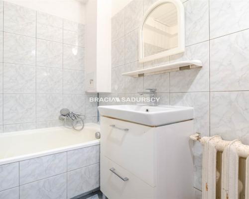 3niezalezne pokoje/2 balkony/2.piętro/do remontu