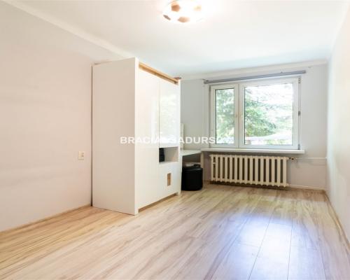 2 pokoje + osobna kuchnia, blisko tramwaj, Park