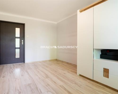 2 pokoje + osobna kuchnia, blisko tramwaj, Park