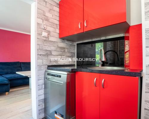 2 pokoje + osobna kuchnia, blisko tramwaj, Park