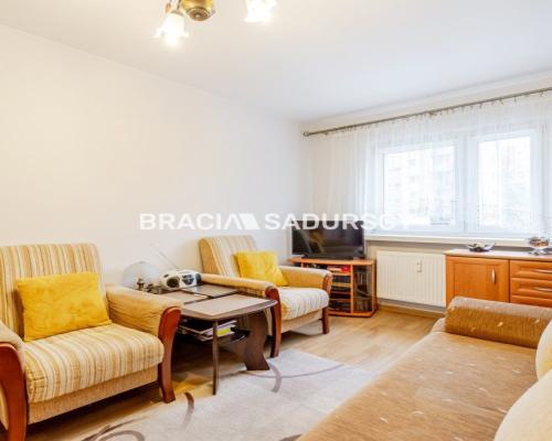 Przytulne 2 pok z osobną Kuchnią os. Oświecenia.