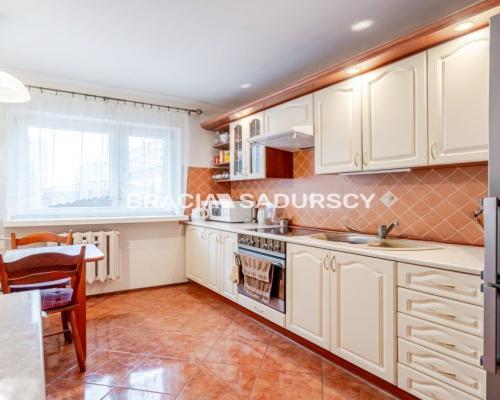 Przytulne 2 pok z osobną Kuchnią os. Oświecenia.