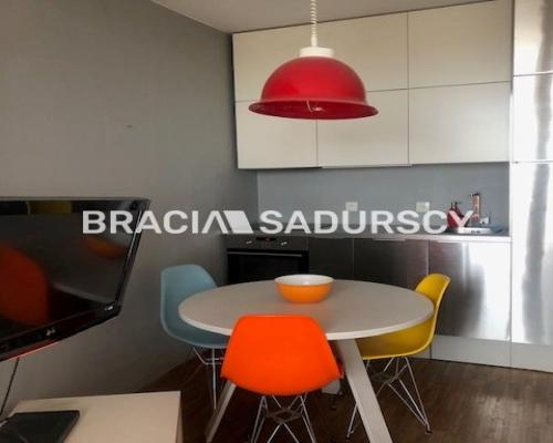 Atrakcyjny Apartament w Krakowie   
          KROWODRZA  GÓRKA- panorama/balkon-taras 22 m2  
 
Oferujemy na sprzedaż bardzo at