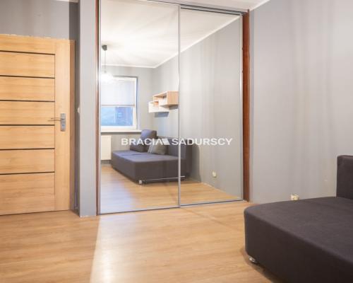 Narożne 3-pokojowe mieszkanie z balkonem!