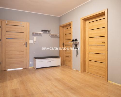 Narożne 3-pokojowe mieszkanie z balkonem!