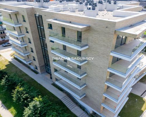 Mieszkanie z Imponującą Wysokością Pomieszczeń!