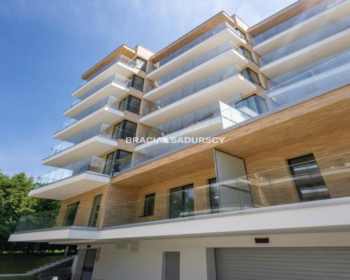 Mieszkanie z Imponującą Wysokością Pomieszczeń!