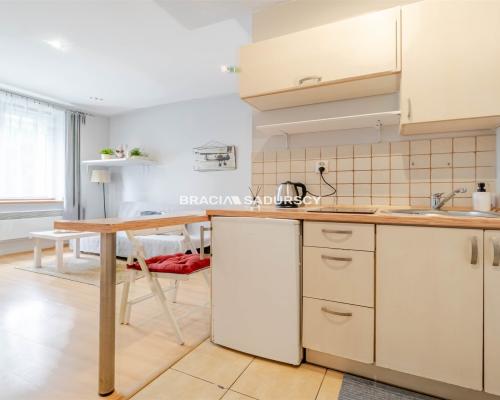 Kawalerka z piwnicą, wysoki parter – Wieliczka!