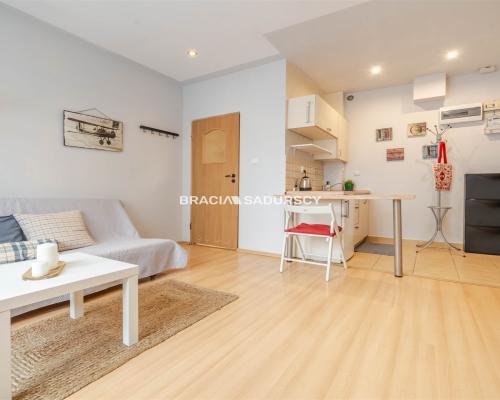 Kawalerka z piwnicą, wysoki parter – Wieliczka!