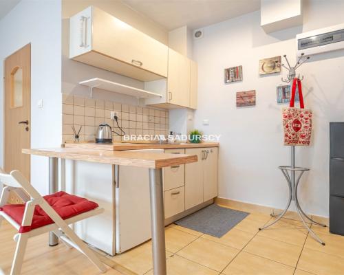 Kawalerka z piwnicą, wysoki parter – Wieliczka!