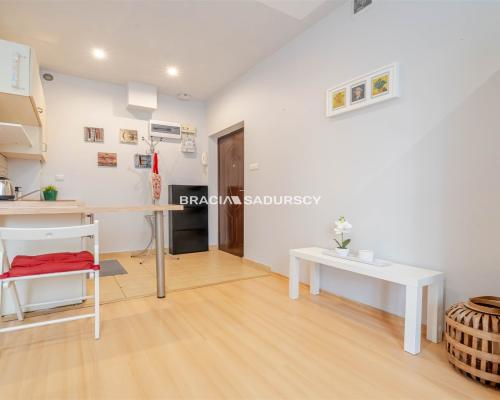 Kawalerka z piwnicą, wysoki parter – Wieliczka!