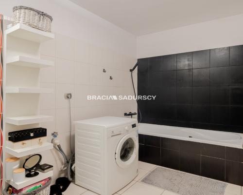 3 pokoje z dużym ogródkiem i 2 miejscami postojowy