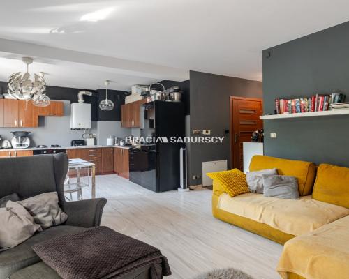 3 pokoje z dużym ogródkiem i 2 miejscami postojowy