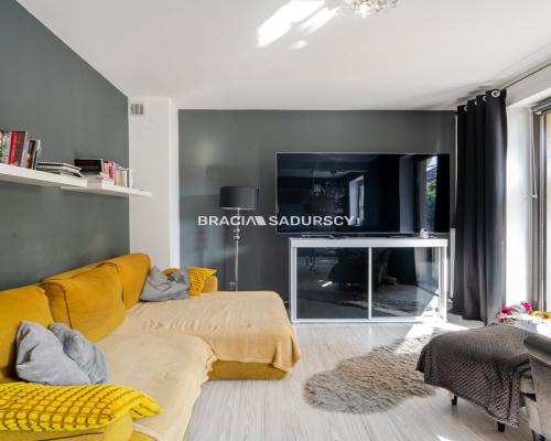 3 pokoje z dużym ogródkiem i 2 miejscami postojowy