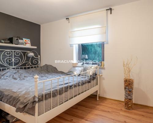 3 pokoje z dużym ogródkiem i 2 miejscami postojowy