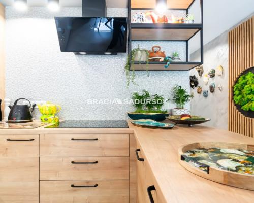 Zachęcam Państwa do zapoznania się z ofertą fantastycznego domu, w najbardziej prestiżowej części Myślenic, w nowoczesnym typie