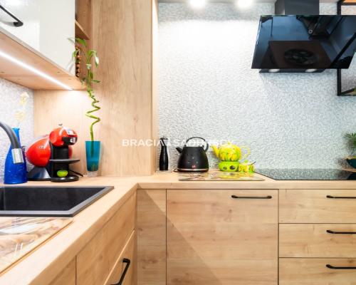 Zachęcam Państwa do zapoznania się z ofertą fantastycznego domu, w najbardziej prestiżowej części Myślenic, w nowoczesnym typie