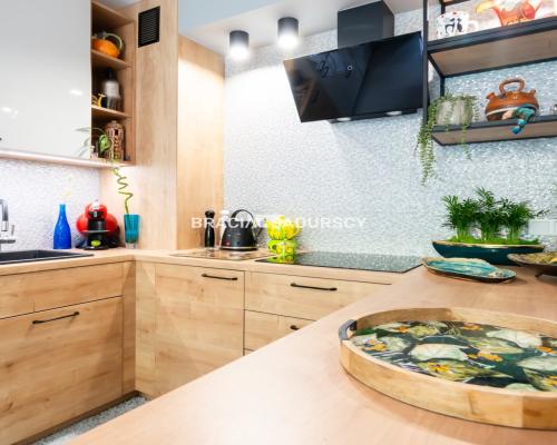 Zachęcam Państwa do zapoznania się z ofertą fantastycznego domu, w najbardziej prestiżowej części Myślenic, w nowoczesnym typie