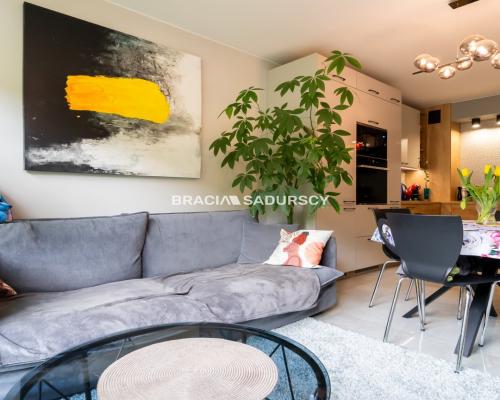 Zachęcam Państwa do zapoznania się z ofertą fantastycznego domu, w najbardziej prestiżowej części Myślenic, w nowoczesnym typie