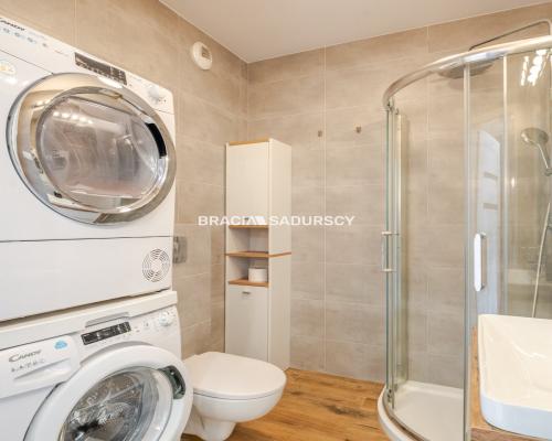 Komfortowo urządzone mieszkanie (taras i parking)