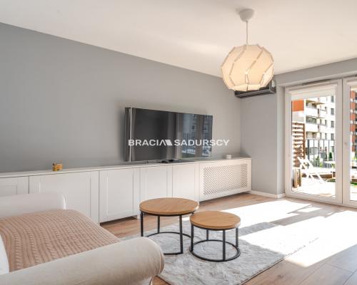 Komfortowo urządzone mieszkanie (taras i parking)